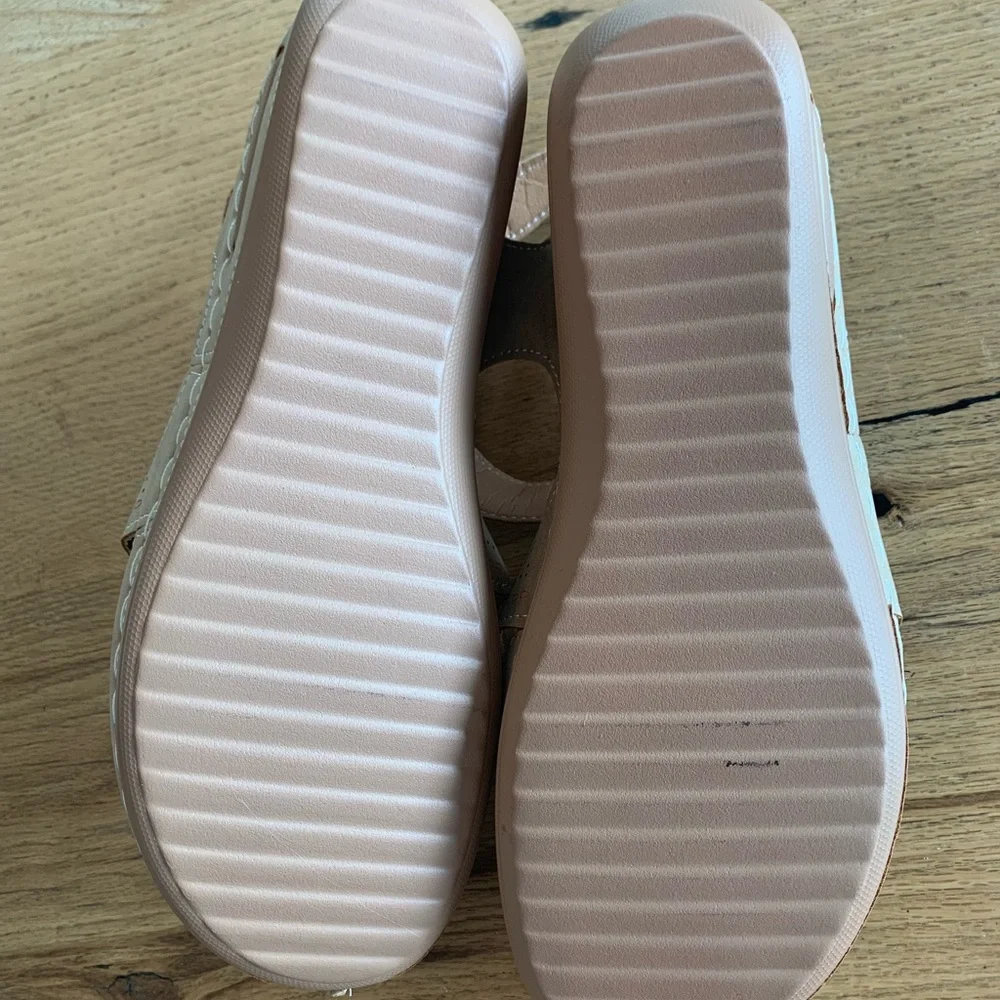 Faux Leather Velcro‎ Wedge Shoe Tan Women’s 10 1/2 NWOT